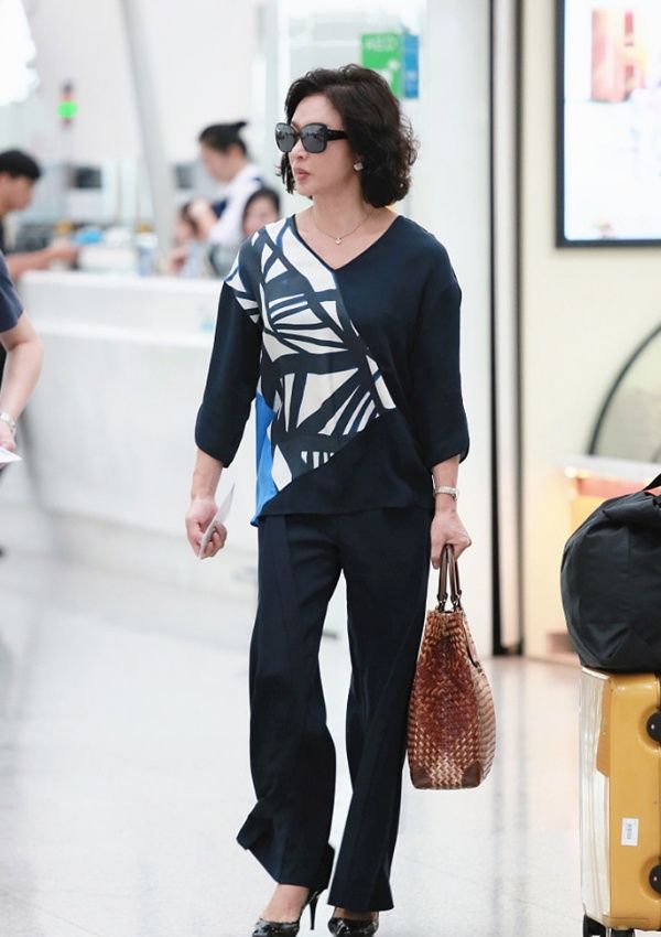 大冷天下衣失踪秀美腿|金星|旗袍|高跟鞋_新浪新闻