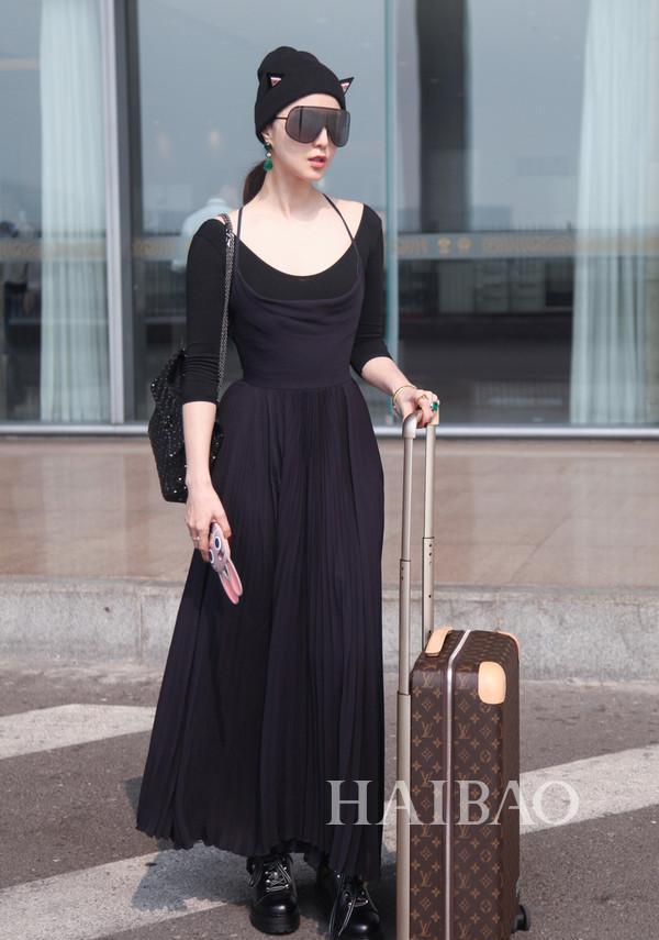 明星街拍范冰冰的时尚黑色长裙 欧美前卫范