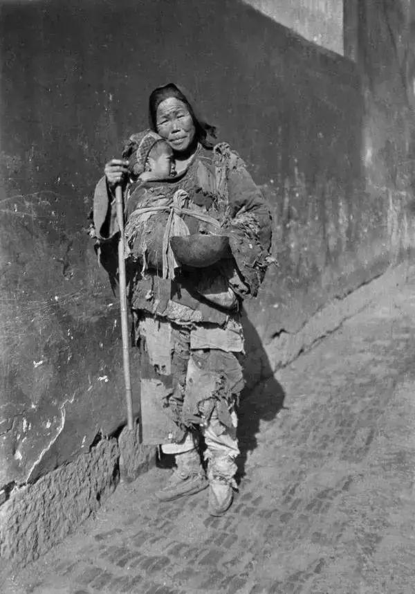 于1924年坍塌下面是西德尼先生在1917年至1932年期间拍摄的民国旧影