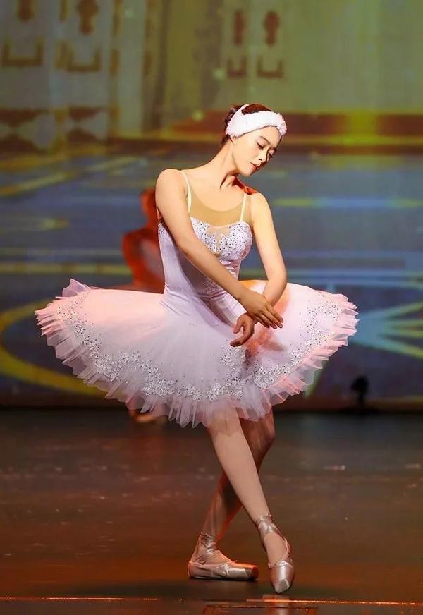 感觉她的身体里可以装下一整个唐艺昕.