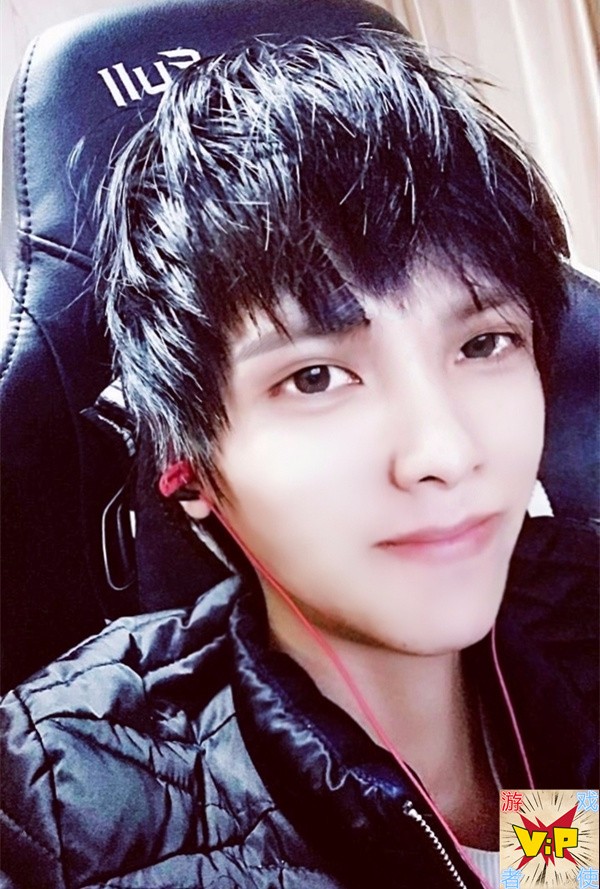 主播跳槽事件持续发酵, 粉丝声讨渝万公会, 他说要留在虎牙