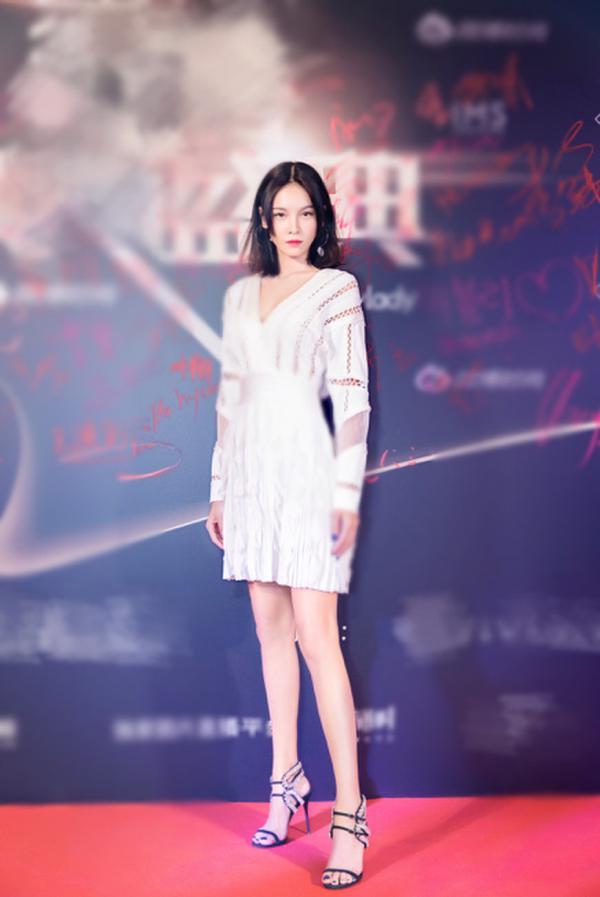 张蓝心|高跟鞋|光面_新浪新闻