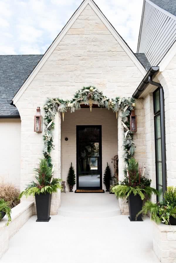 圣诞节来啦,门前要好好装饰,这些装饰设计很受欢迎哦