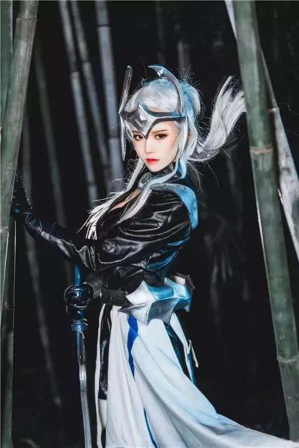 王者荣耀:露娜cosplay此女只有天上有,人间难得几回闻!