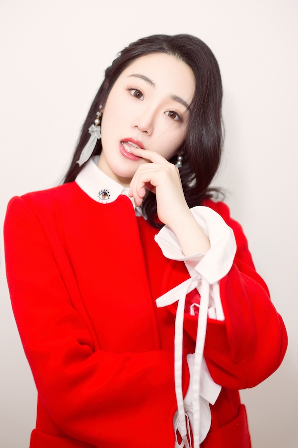 张可盈央晚首秀 甜润嗓音演绎《冰糖葫芦》