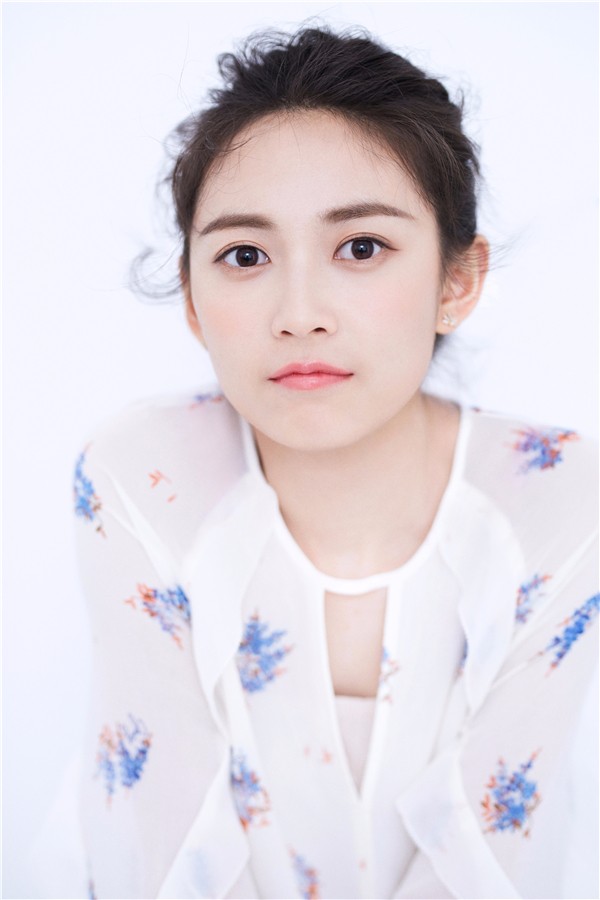 陈钰琪曝新美图娇俏灵动 英气外露出演赵敏引期待