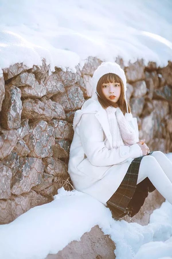 下雪的冬季,这10个pose拍出雪地小仙女