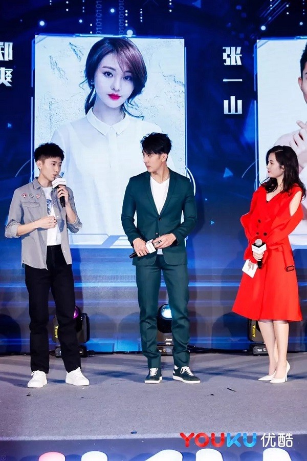 郑爽带伤为《这!就是铁甲》助阵 张一山为粉丝食言"复出"加盟