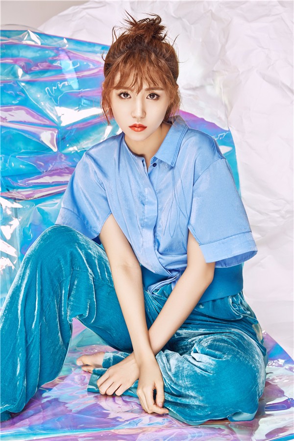 李欣燃曝光新写真洒脱不羁尽展锋芒