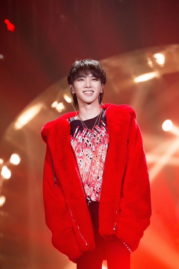 "凳王"华晨宇霸气改编《双截棍》《歌手》2018不踩音响踩凳子!