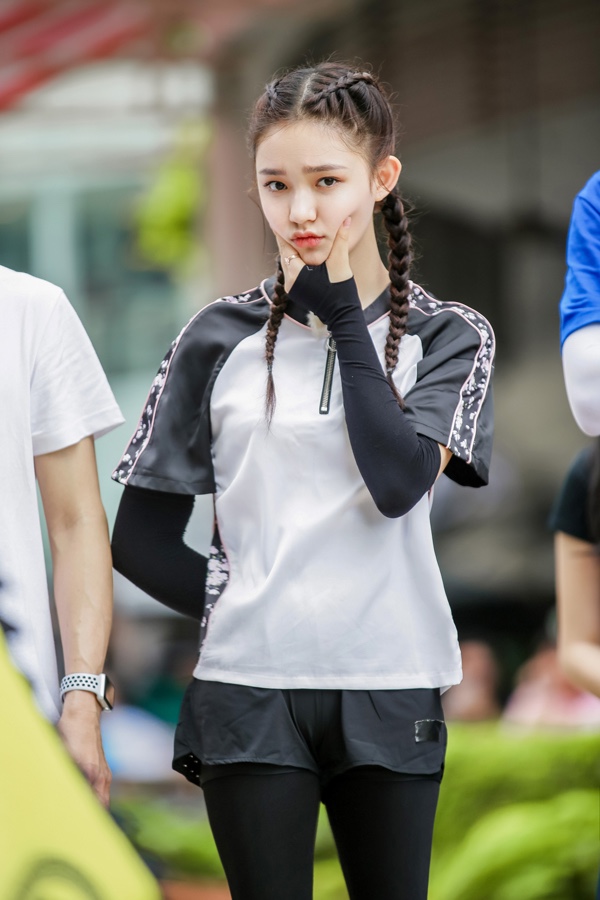 虽然在综艺方面还是个新手,但每期节目中林允的精彩表现备受肯定,努力