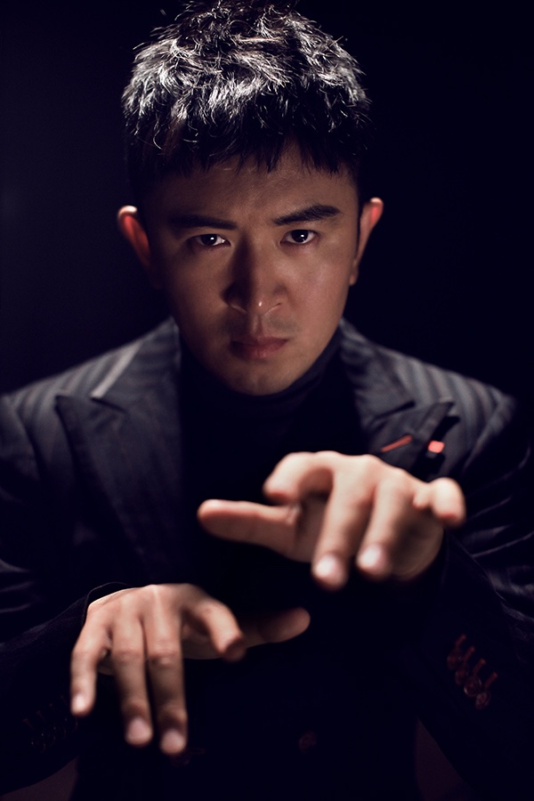 禁欲系!郭家铭质感写真气场全开 "钢琴王子"玩转黑白双重魅力