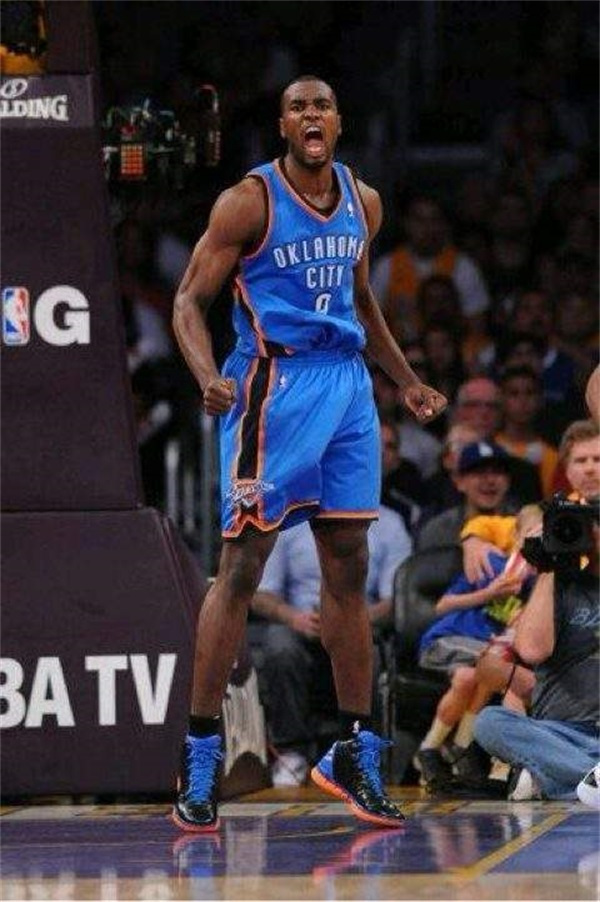 nba三大变态数据科比的跟腱小卡的手和伊巴卡大兄弟