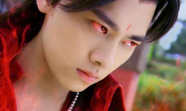 明星古装走火入魔赵丽颖嘴唇变蓝她的眼神很有杀伤力