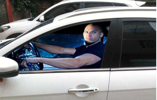 有《速8》里的范迪赛尔,保罗沃克,疯狂麦克斯,不死老乔,还有美女,小孩