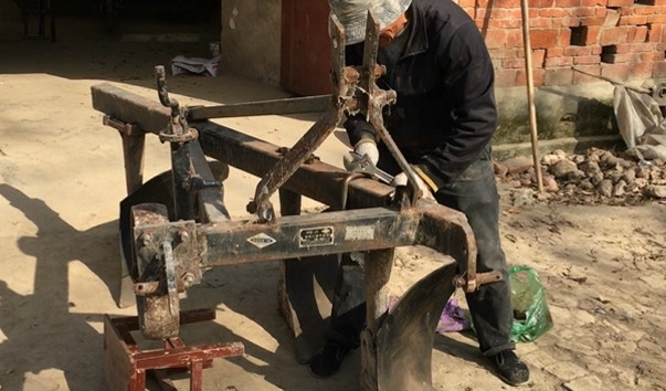 农村自从有它,天天干活都不累,比牛强多|犁子|农村|老农民_新浪新闻