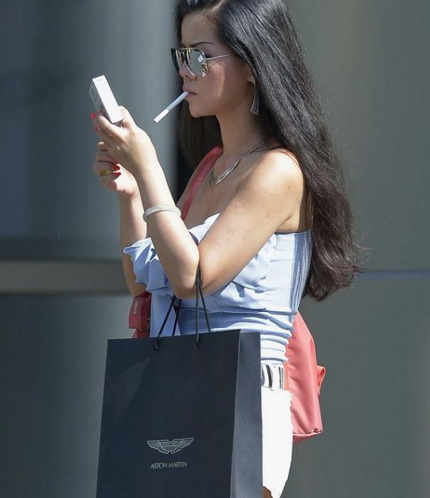 街拍|大花|小姐姐_新浪新闻