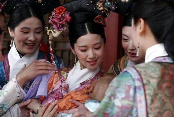 慈禧当年生孩子时,太监在院里挖个坑,放入此物!