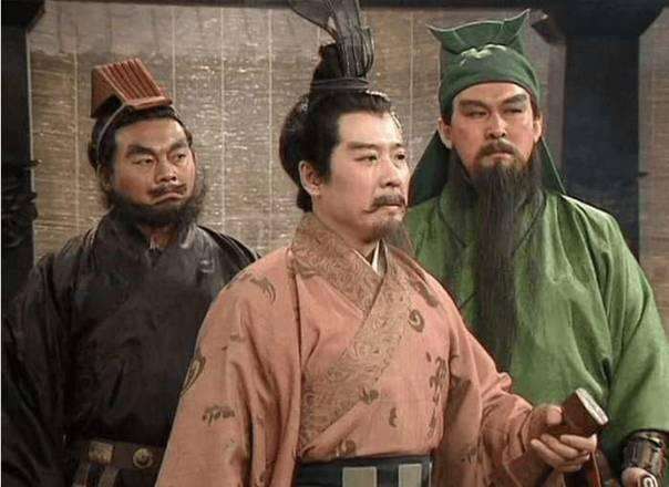 三兄弟桃园结义,关羽惨死刘备嚎啕大哭誓要报仇,张飞死后却这样