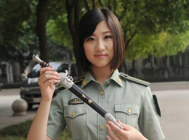 以上图片来源于网络根据中国人民解放军内务条令,第六章第二节第八