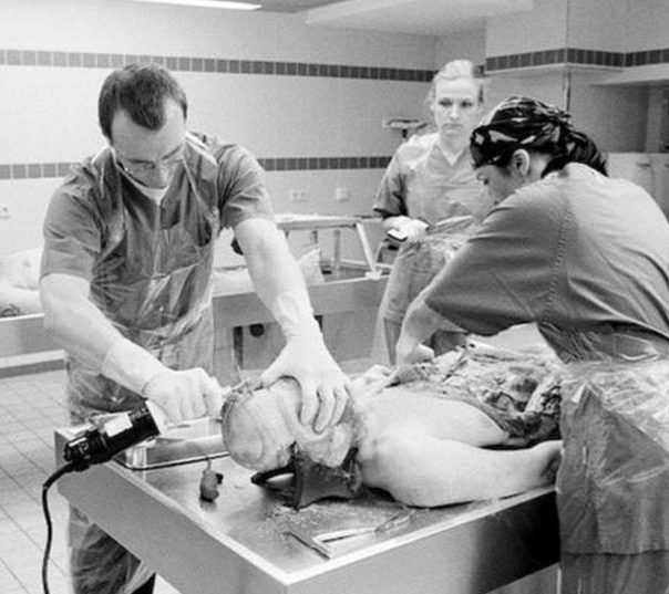 世界上执行死刑怎么都死不掉的几位牛人,有一位身中9枪还活着