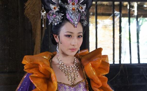 终于是写完了《西游记》,很快许仲琳就开写《封神演义》,于是这块女娲