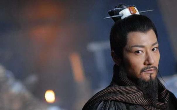 有一位名震一方的仗义疏财之士,他就是人称玉麒麟的卢俊义(马景涛 饰)