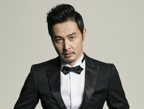 演员,特效师连凯炮轰流量爱豆,称提早离组致拍戏替身加面具