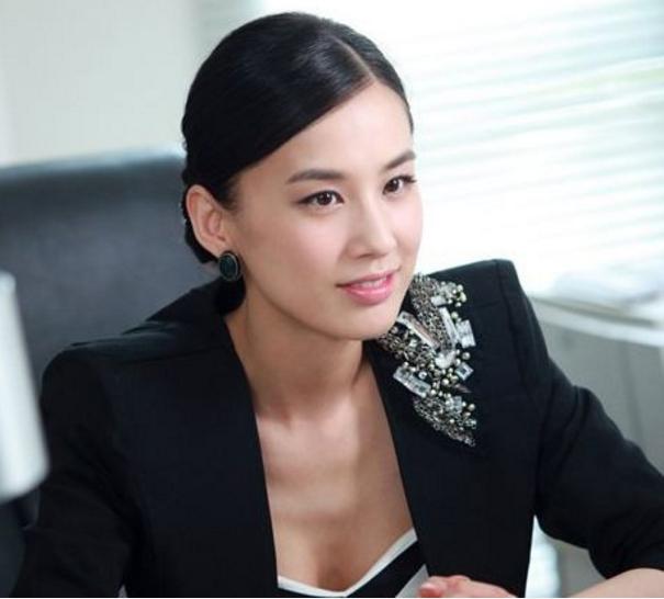 她与老公秘密结婚,如今已经有2个孩子,非常的幸福!