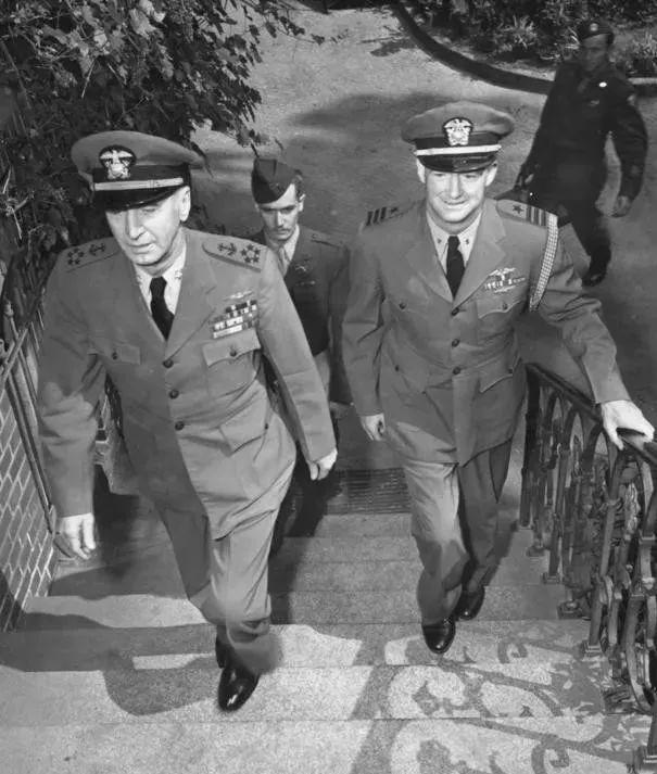 远看似海军美国空军历史上设计最诡异的常服