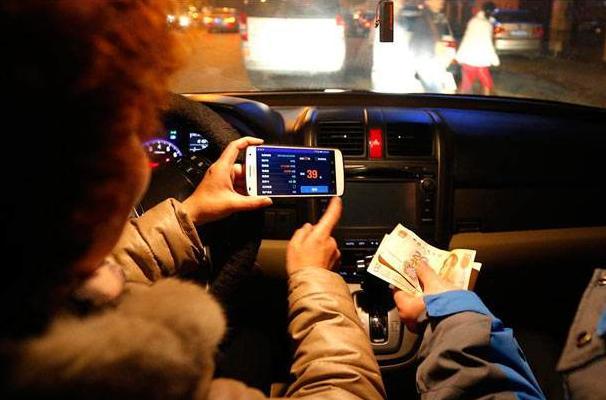 晚上出去跑滴滴做兼职醉酒女坐上我的车第二天发现是老婆闺蜜