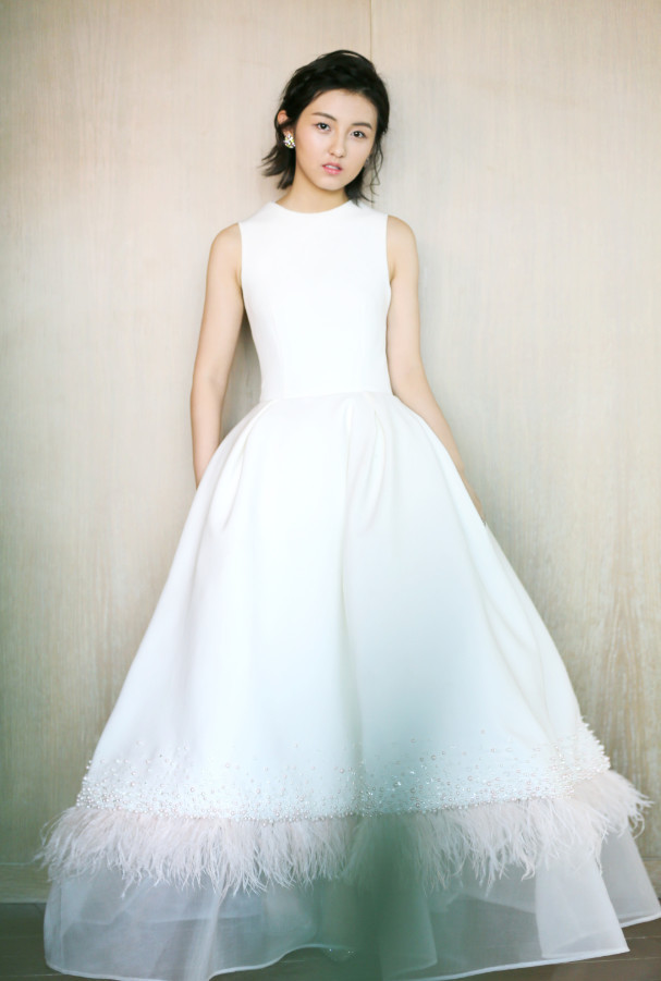 她7岁就被冯小刚捧红,成最年轻的百花影后,演技好衣品更圈粉!