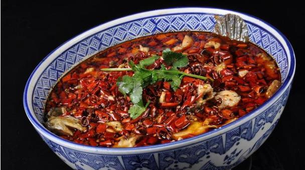 主要材料有黑鱼,胡萝卜,西芹等,辅料有姜,大蒜,大葱等,属于辽菜系.