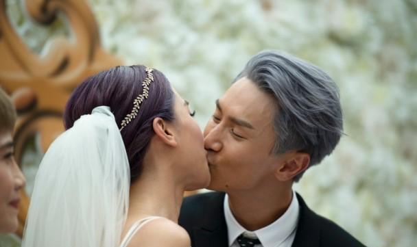 香港二线歌手陈柏宇娶老婆,摆酒席花120万,度蜜月密密造!