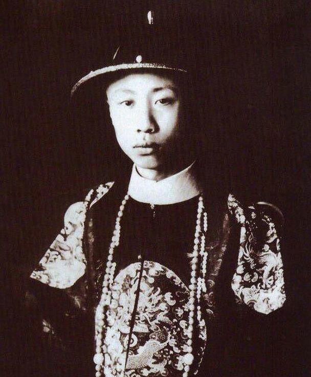 清朝末代皇帝傅仪