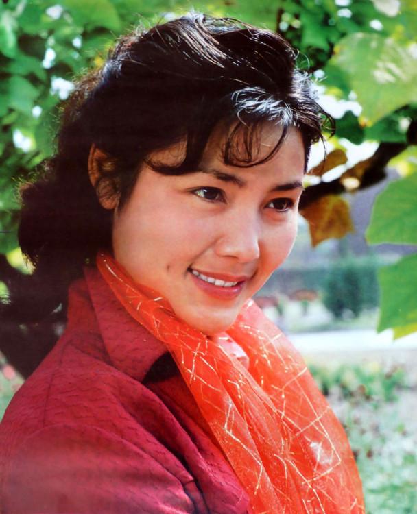 "酒窝美人"姜黎黎爆红时出国