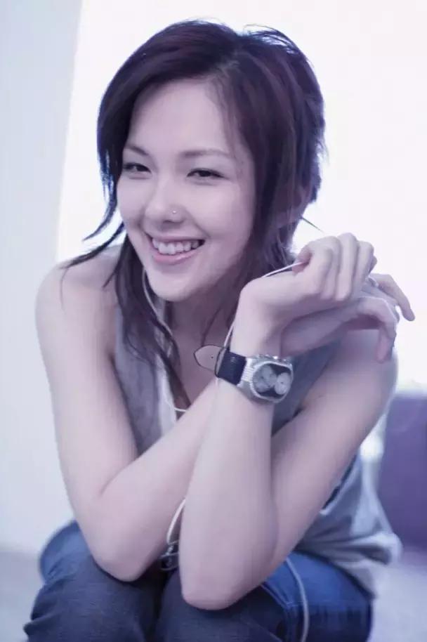 卫兰时胀时瘦难捉摸,盘点不同时期身材造型!