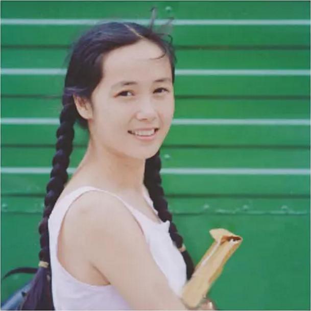 蒋雯丽年轻时曾这般惊艳扎着麻花辫清纯动人现48岁仍美得脱俗