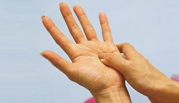 晚上睡觉手抖,是什么病的预兆?