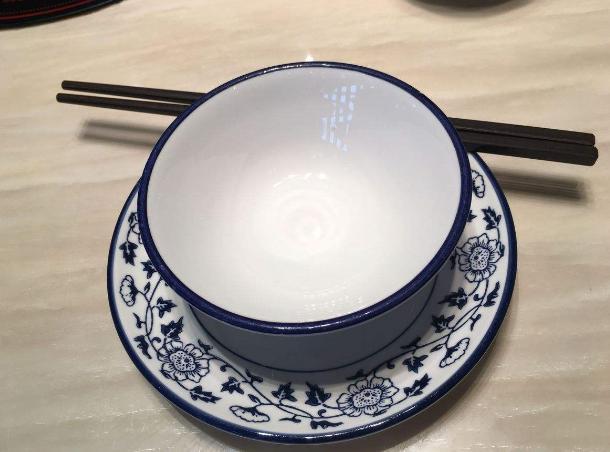 67有钱人家碗筷都这样摆放预示着越住越富裕聪明人都知道