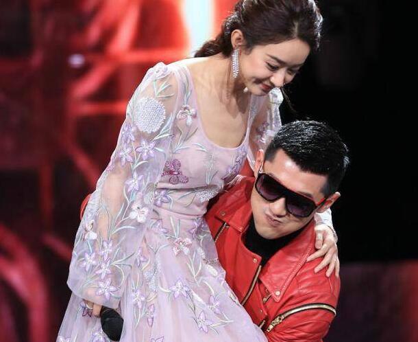 这些帅哥都公主抱赵丽颖,我们很羡慕!