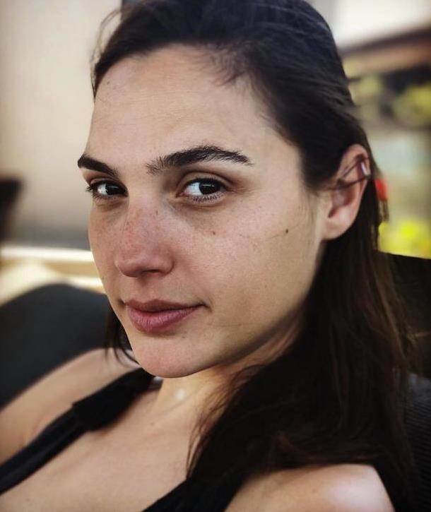 丽芙泰勒.4. 夏奇拉.3. 艾米莉亚克拉克.2. 詹妮弗安妮斯顿.