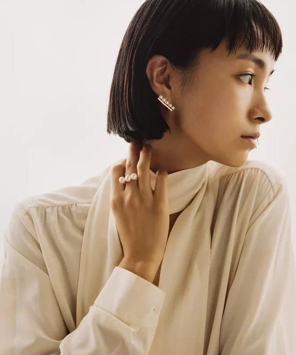 2017年9月,新任创意总监上任,是曾获cfda/vogue 时尚基金亚军的prabal