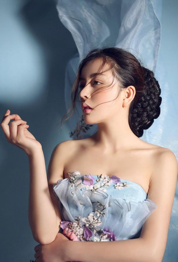 男人憧憬着一个女人的身体的时候, 就关心到她的灵魂