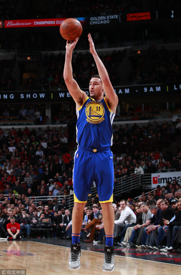 汤普森开启投篮机模式 三分150 首人