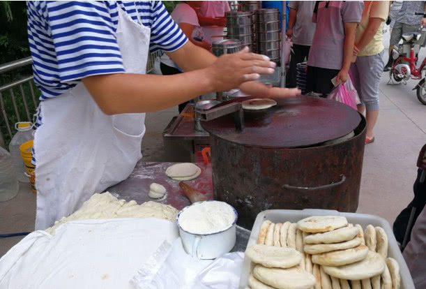 街边的肉夹馍真材实料