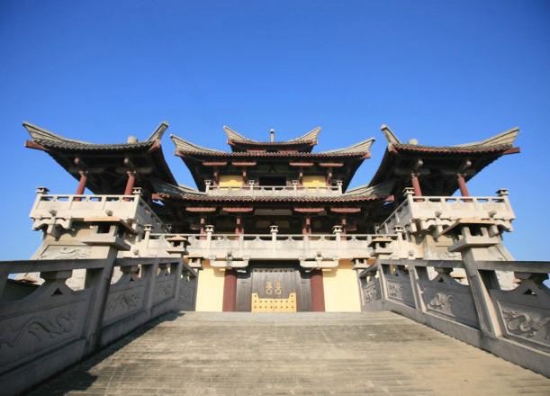 皇城区由未央宫,长乐宫和建章