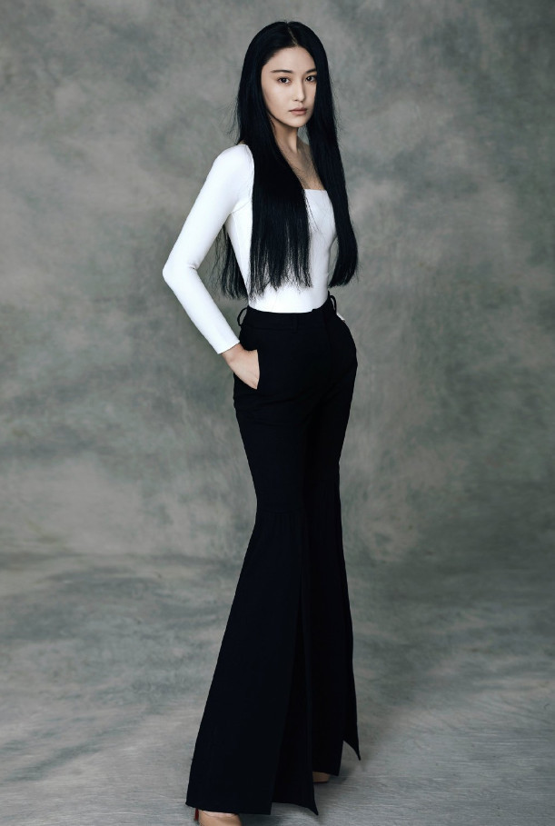 她因两任前男友被全网黑,却凭一部综艺一条狗洗白,美艳碾压范冰冰