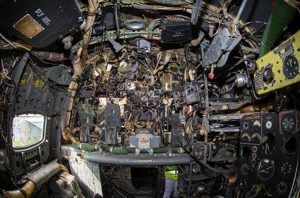 苏式风格水上飞机内部结构大曝光空间狭小并凌乱