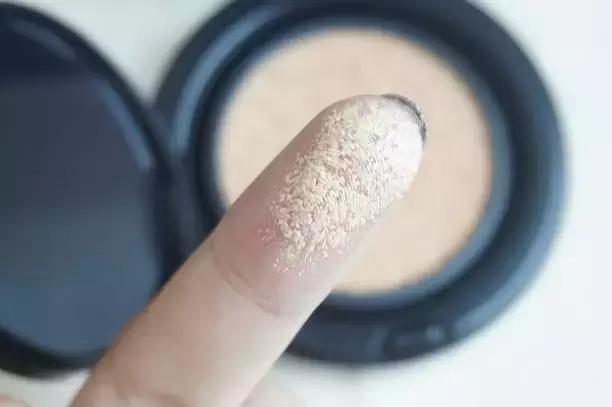 款明星气垫:CHANEL、阿玛尼、雅诗兰黛、ys